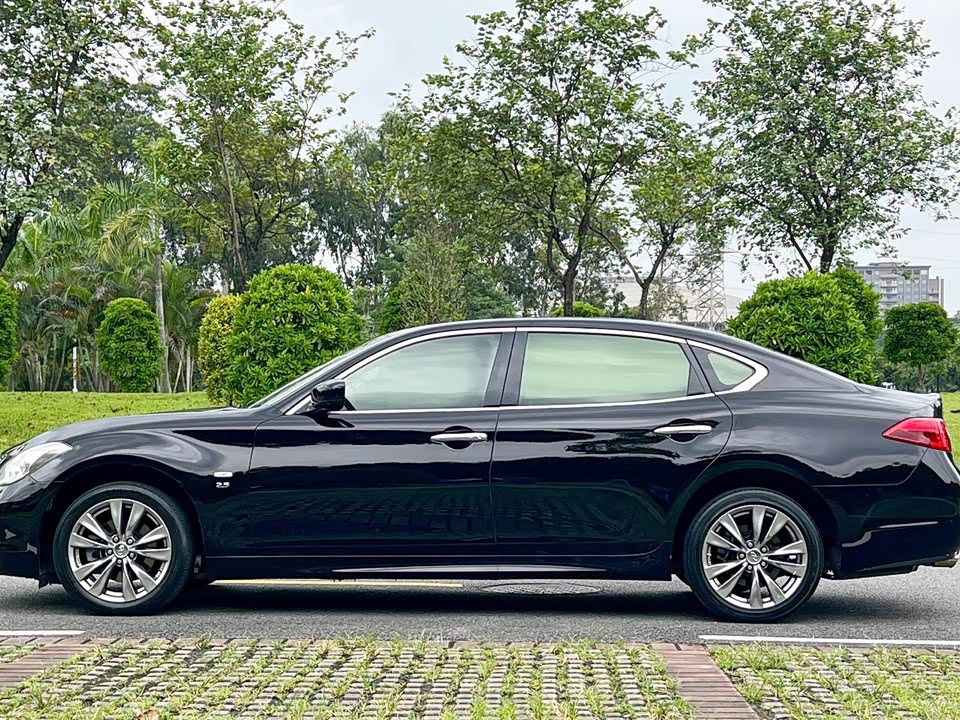 Infiniti Q70 Infiniti Q70