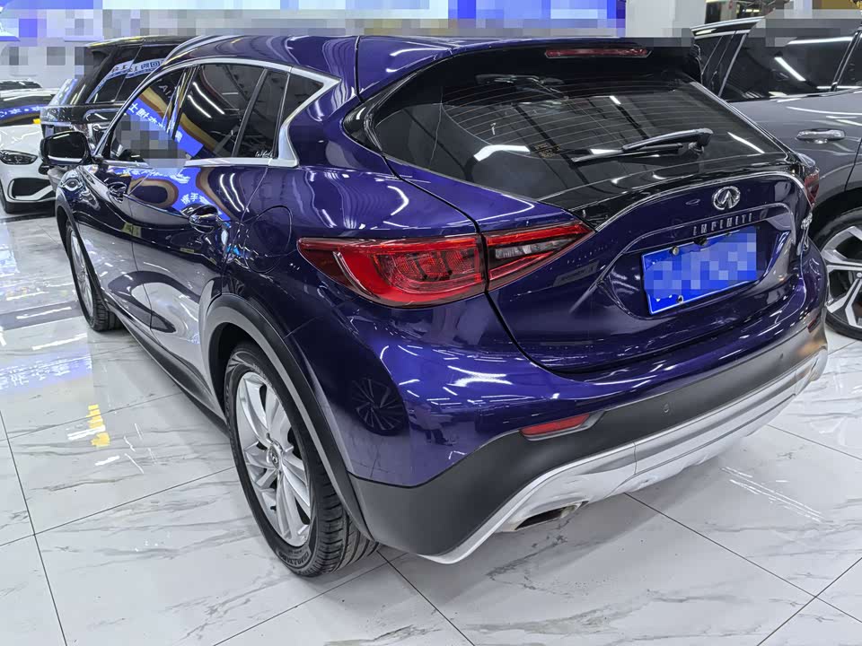 Infiniti QX30