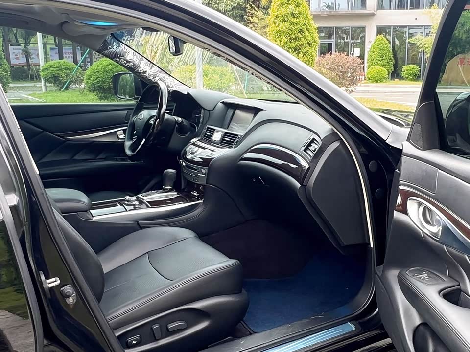 Infiniti Q70 Infiniti Q70