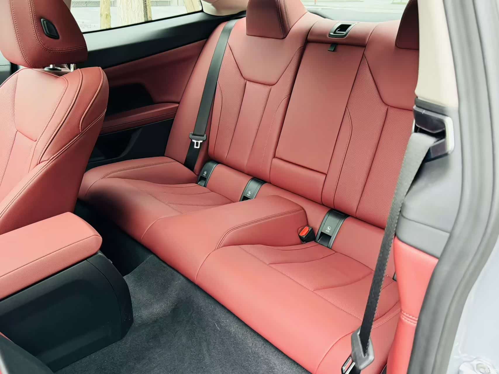 BMW 4 Series, 2026 6