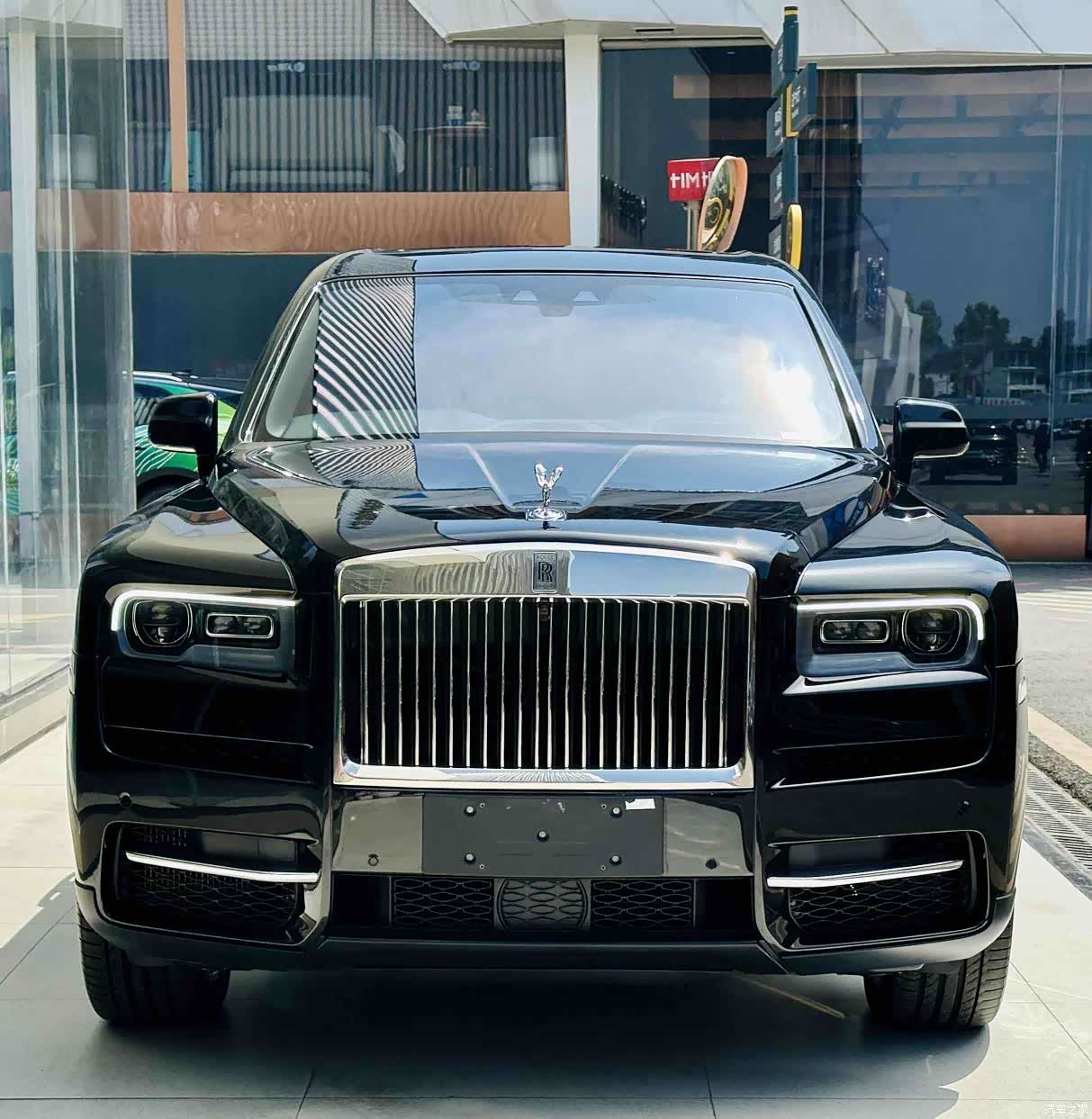 Rolls-Royce Cullinan, 2022 7