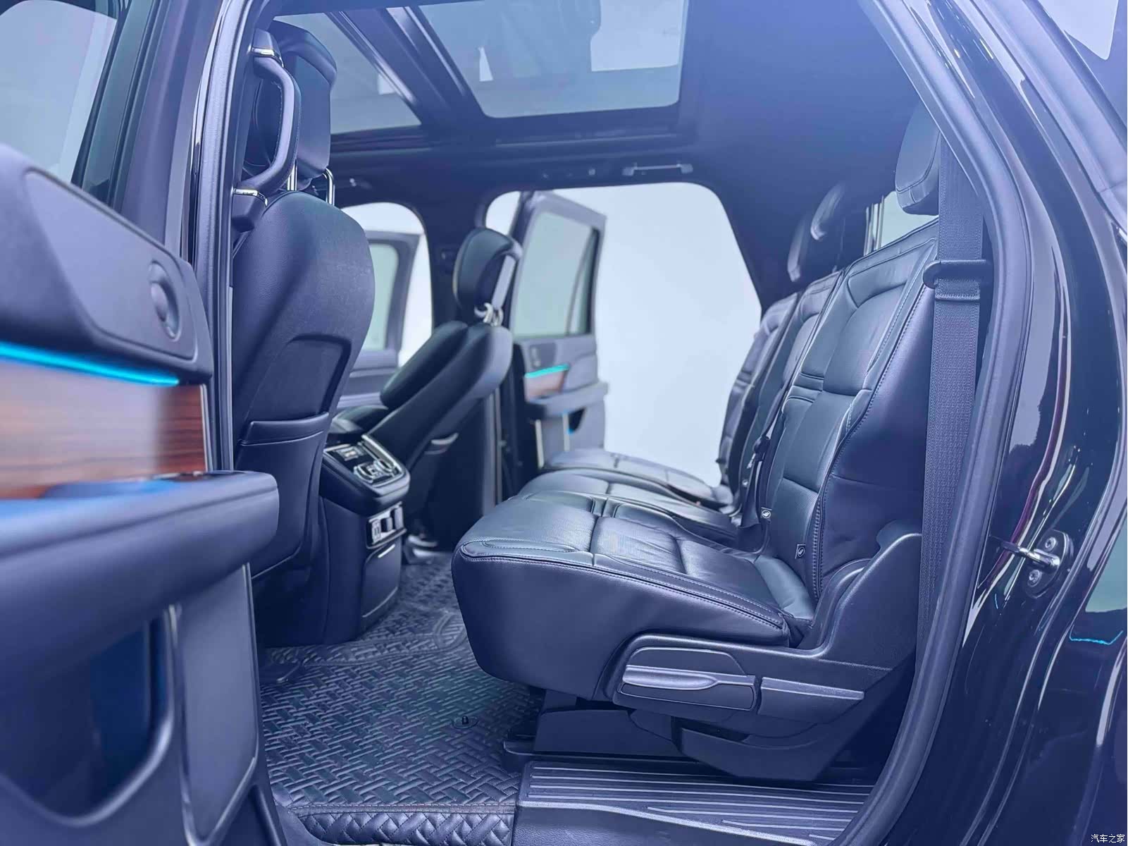 Lincoln Navigator, 2018 12
