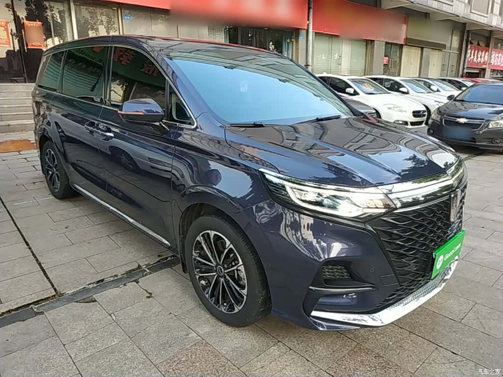 Roewe iMAX8, 2022 4