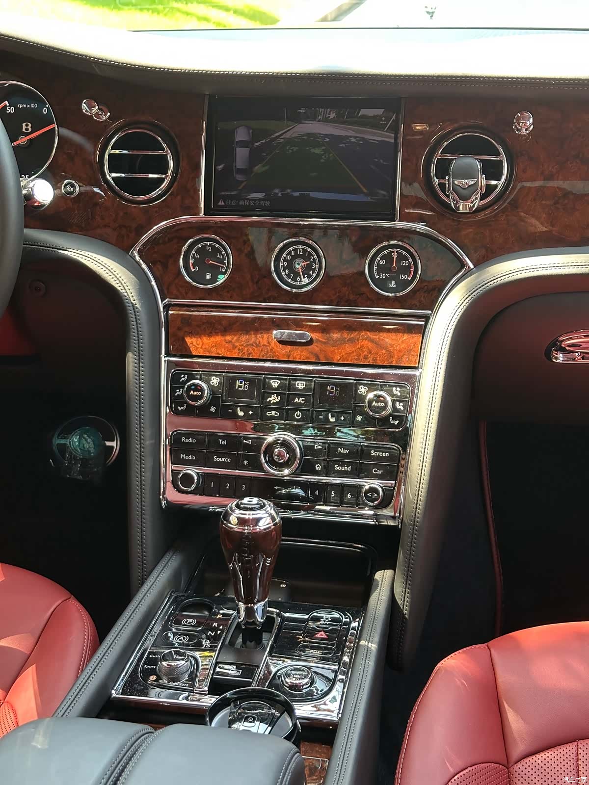 Bentley Mulsanne, 2020 24