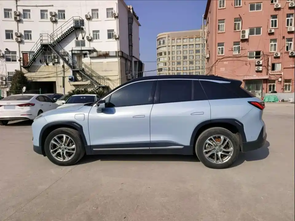 NIO ES6