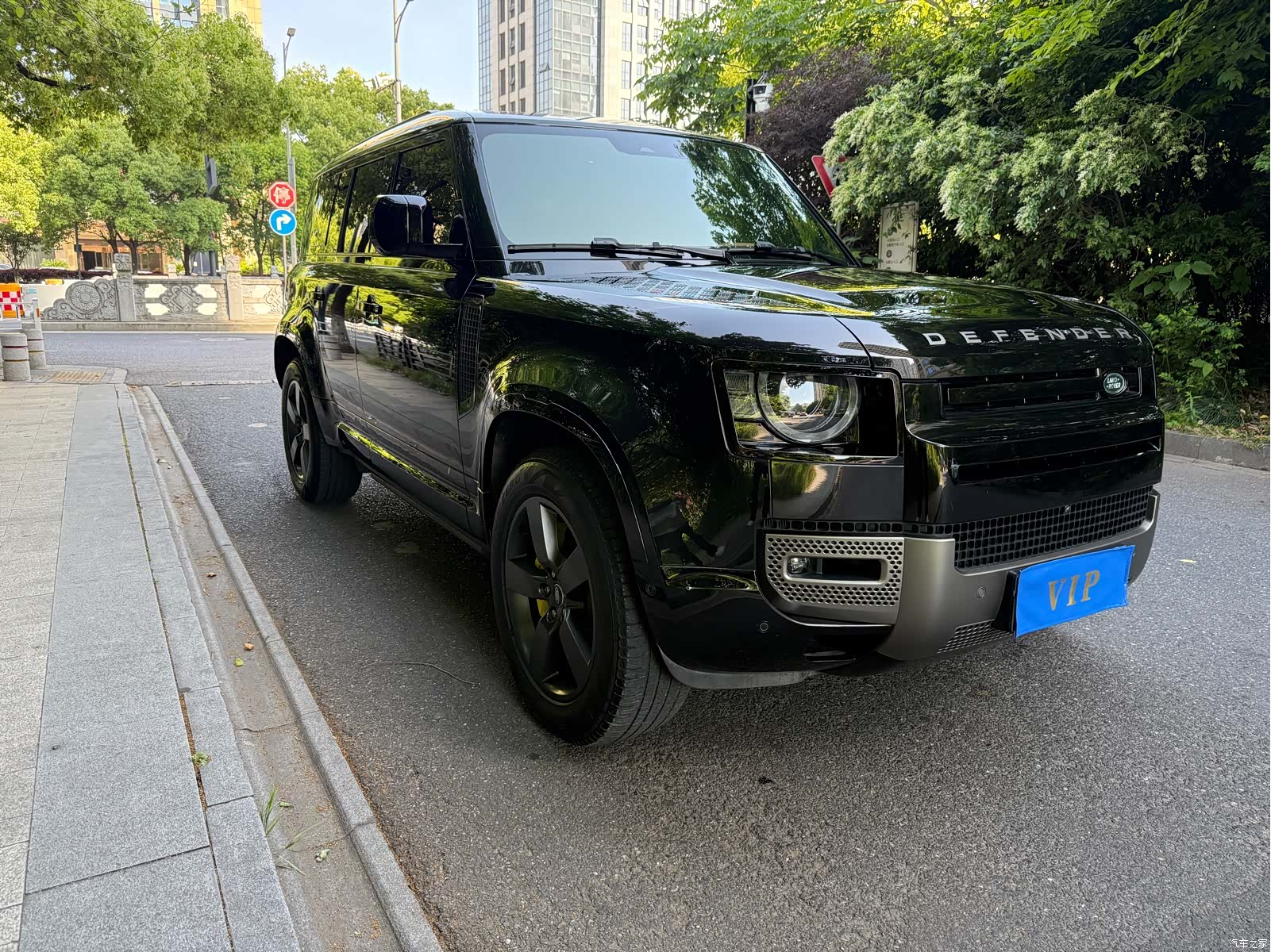 Land Rover Defender, 2024 3