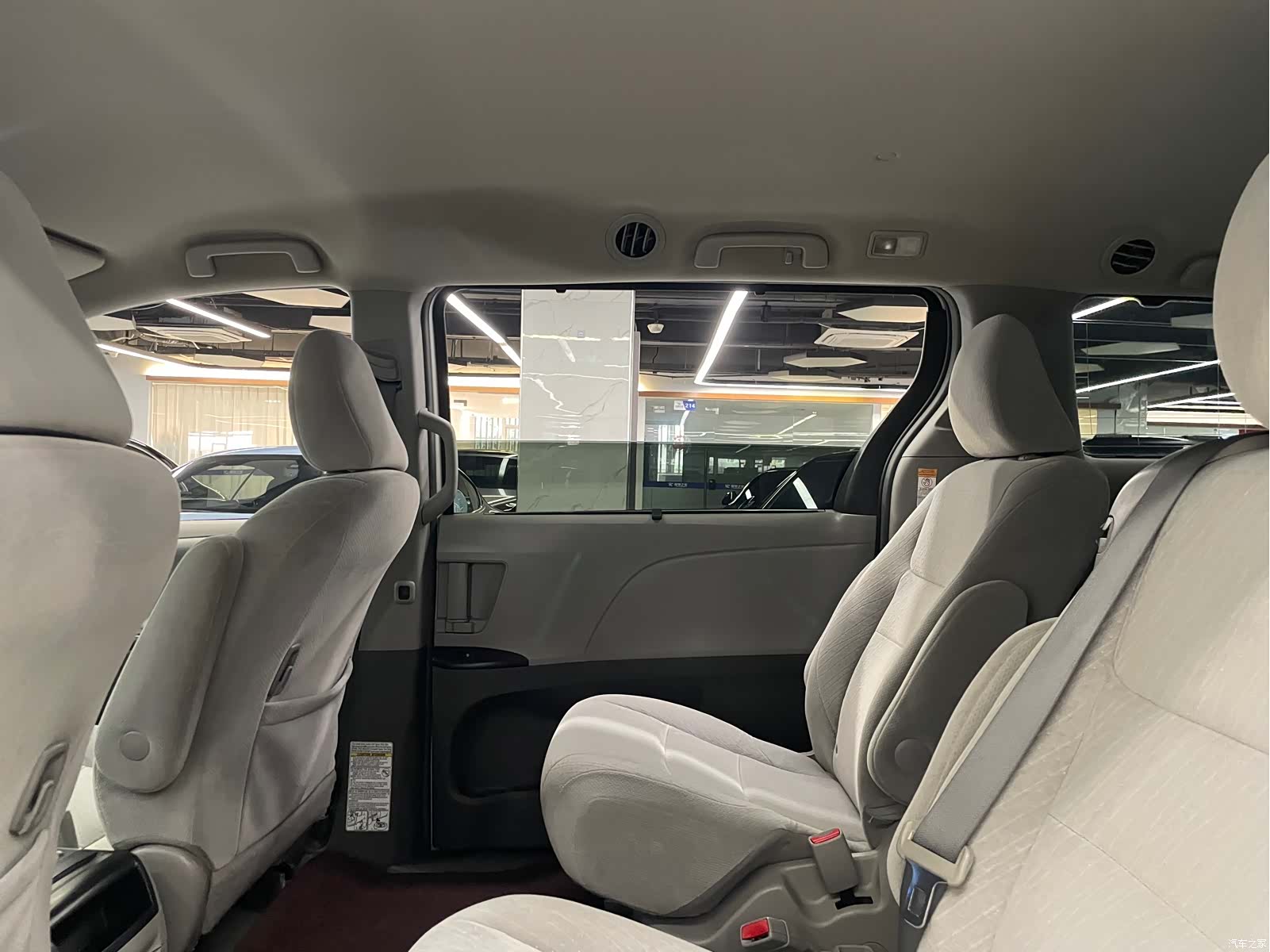Toyota Sienna, 2016 33