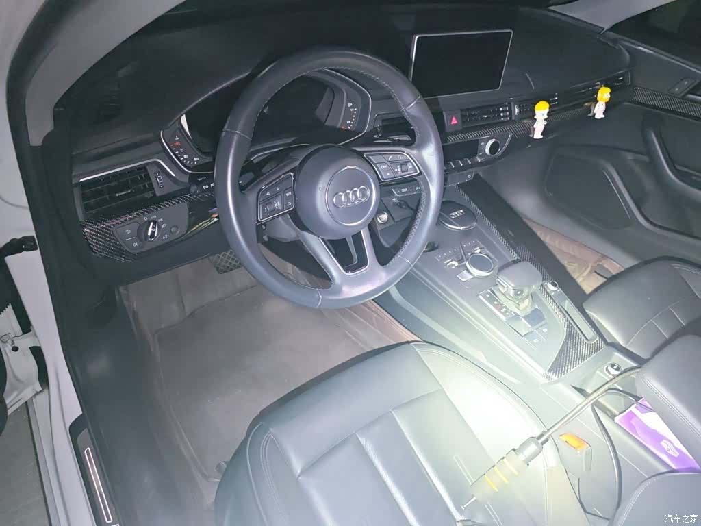 Audi A4L, 2018 все фото
