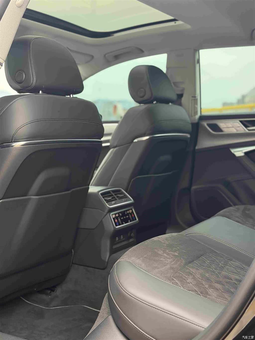 Audi A7L, 2024 16
