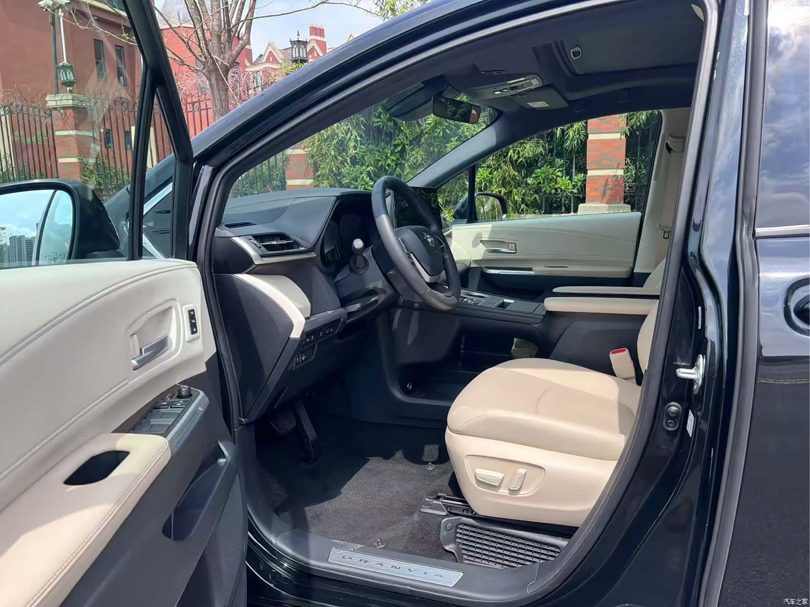 Toyota Granvia, 2024 17