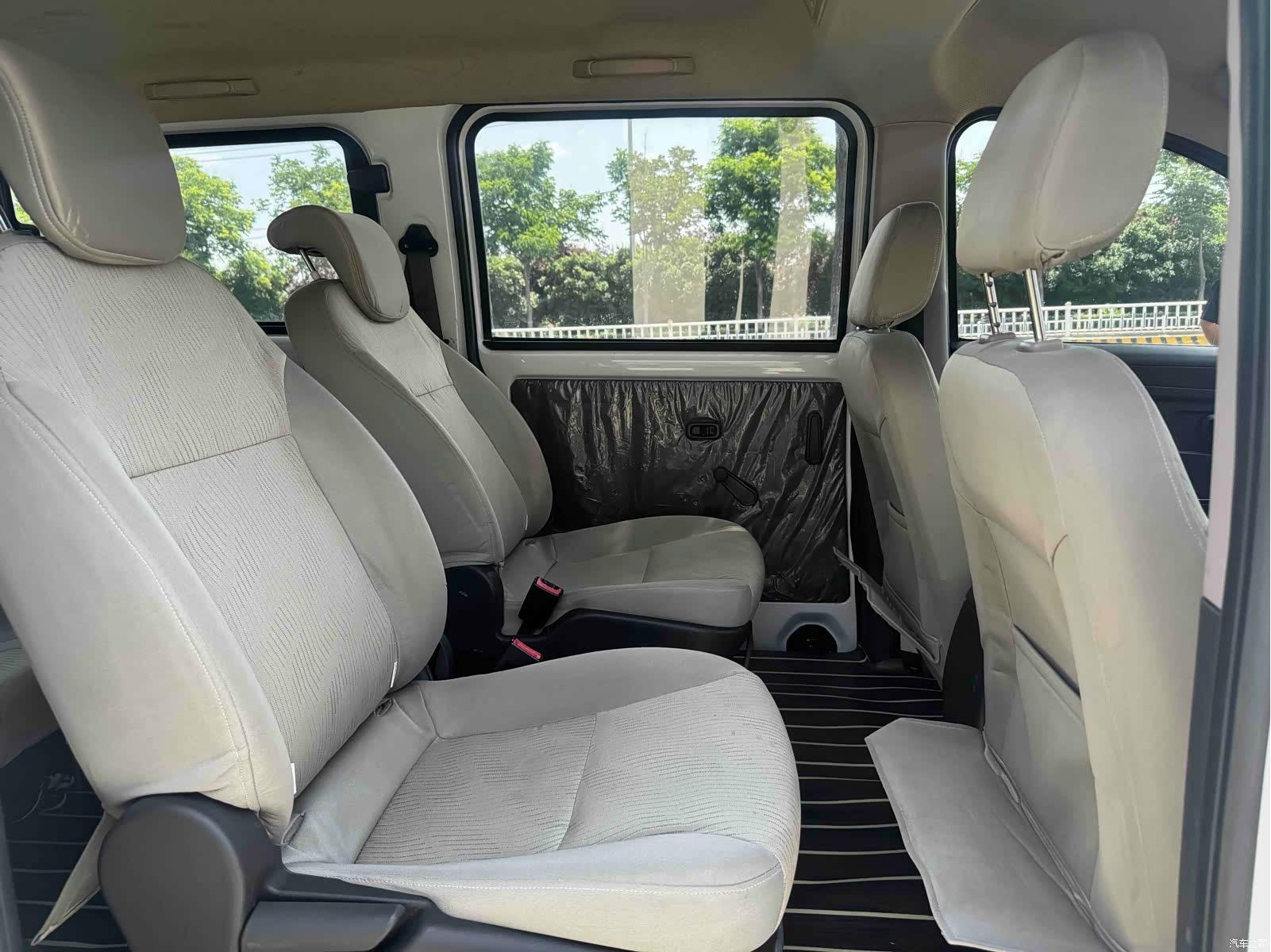 Wuling V, 2016 15