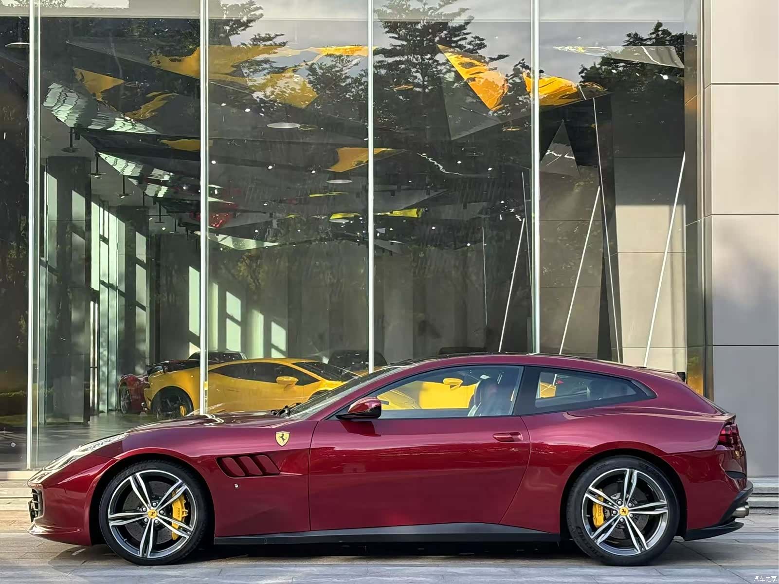 Ferrari GTC4Lus, 2017 3