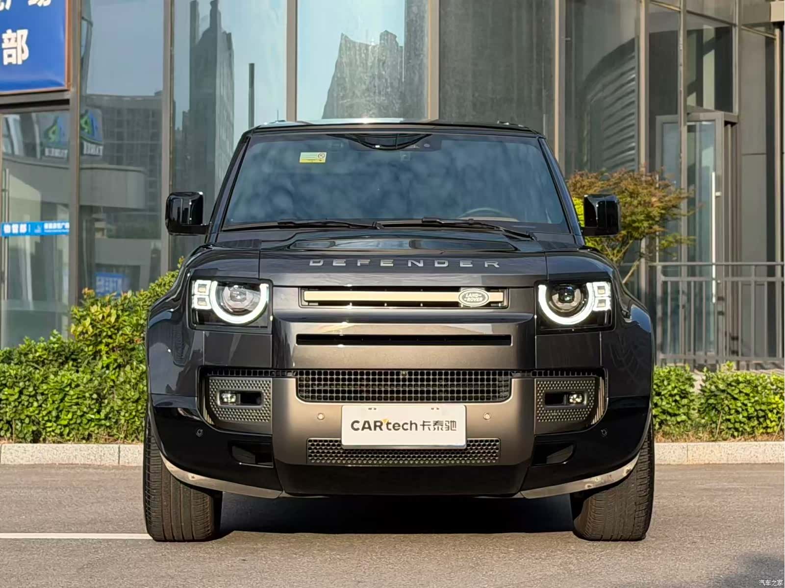 Land Rover Defender, 2024 2
