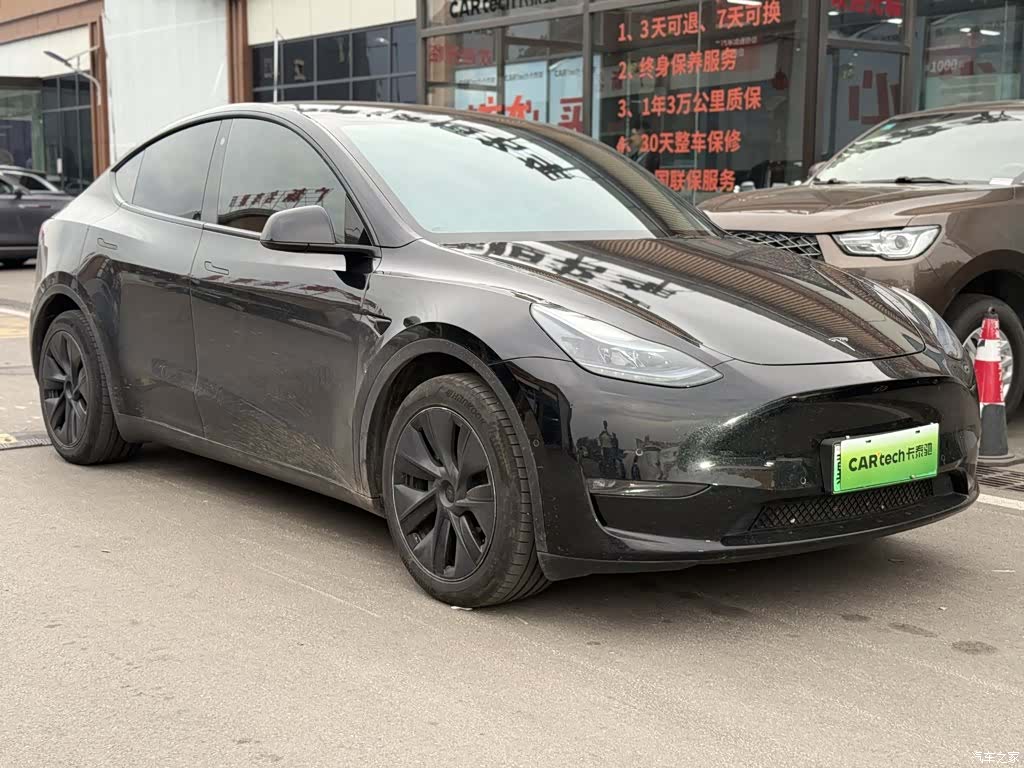 Tesla Model Y, 2023 2