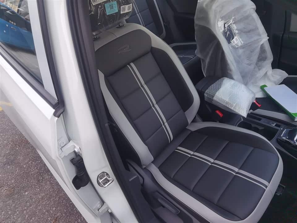 Volkswagen T-ROC exploring Songs