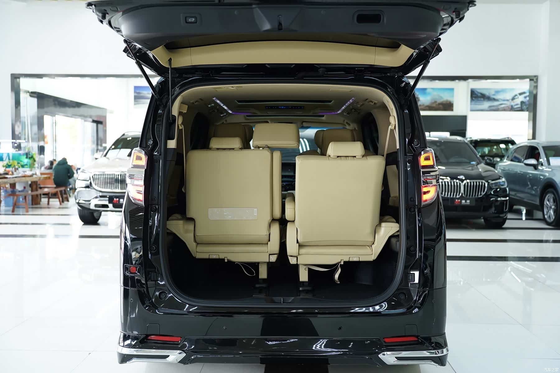Toyota Vellfire, 2020 18