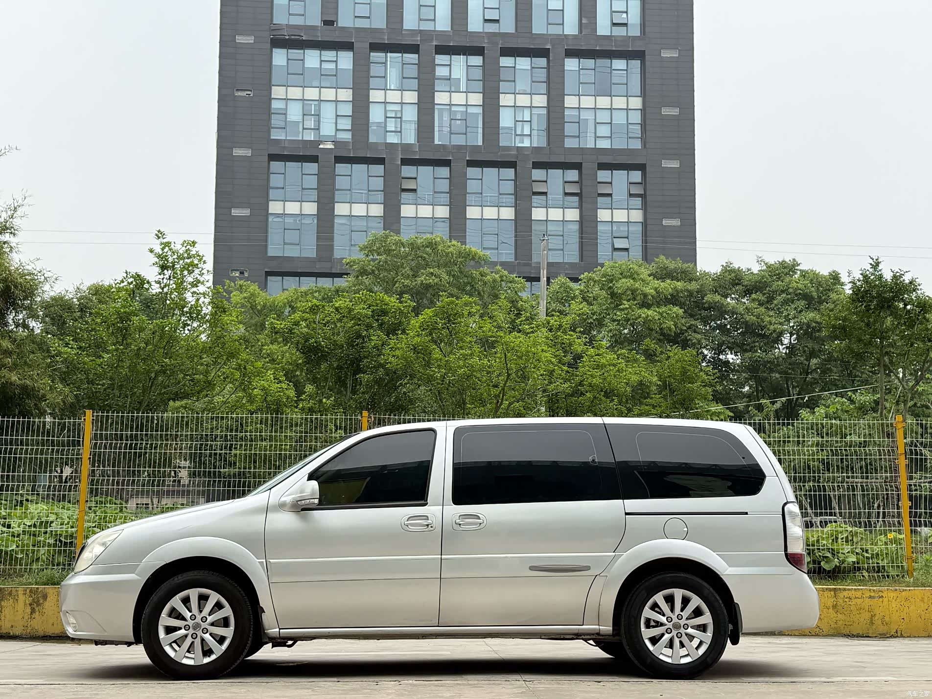 Buick GL8, 2013 4