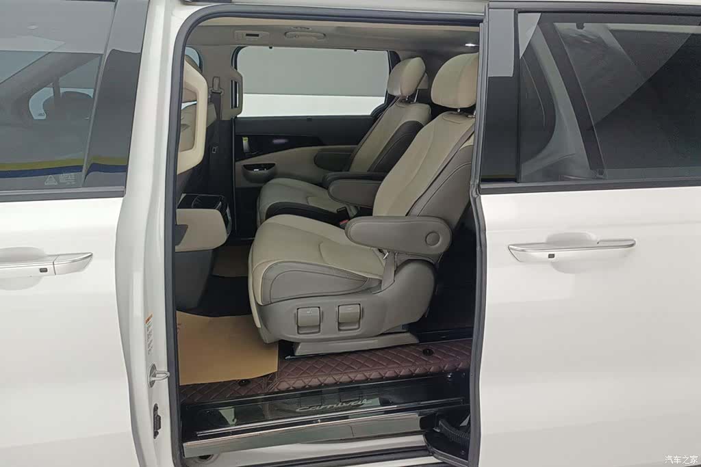 Kia Carnival, 2022 11