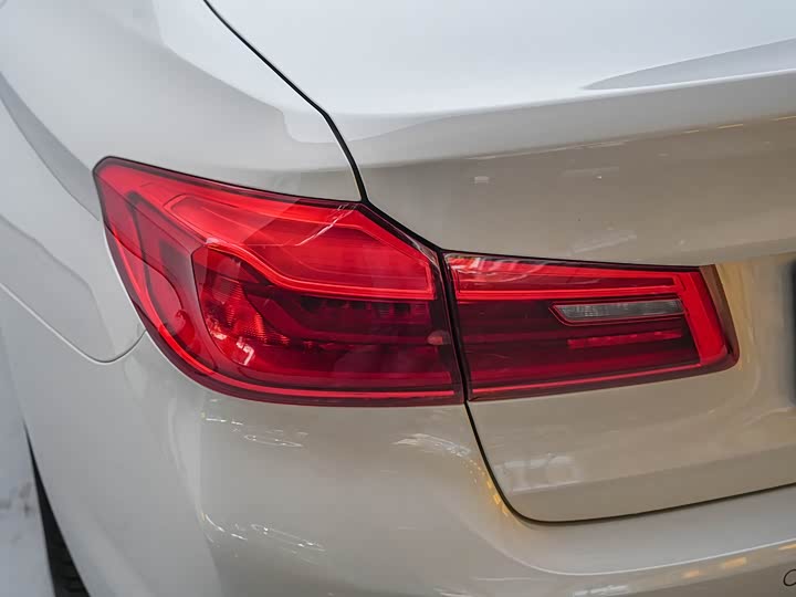 BMW 5 Series xin neng yuan 2019 530Le hao hua tao zhuang