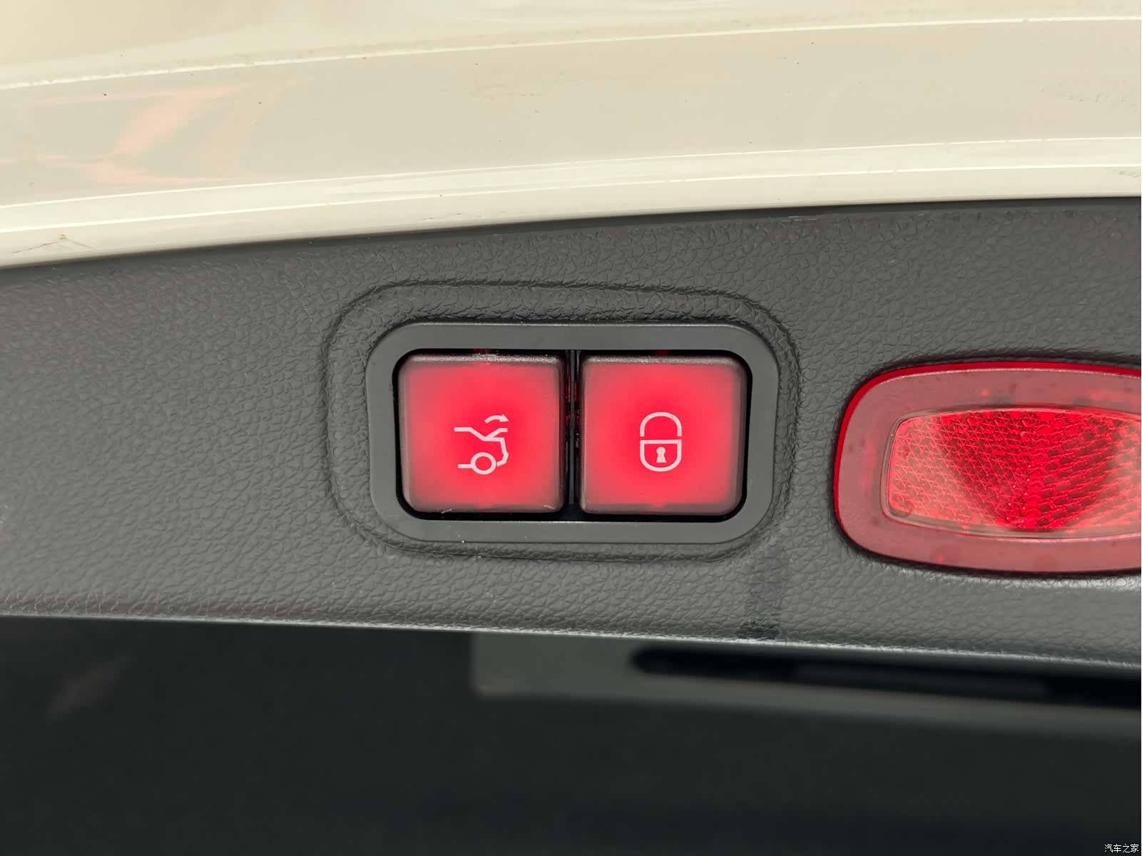 Mercedes-Benz E-Class, 2022 13