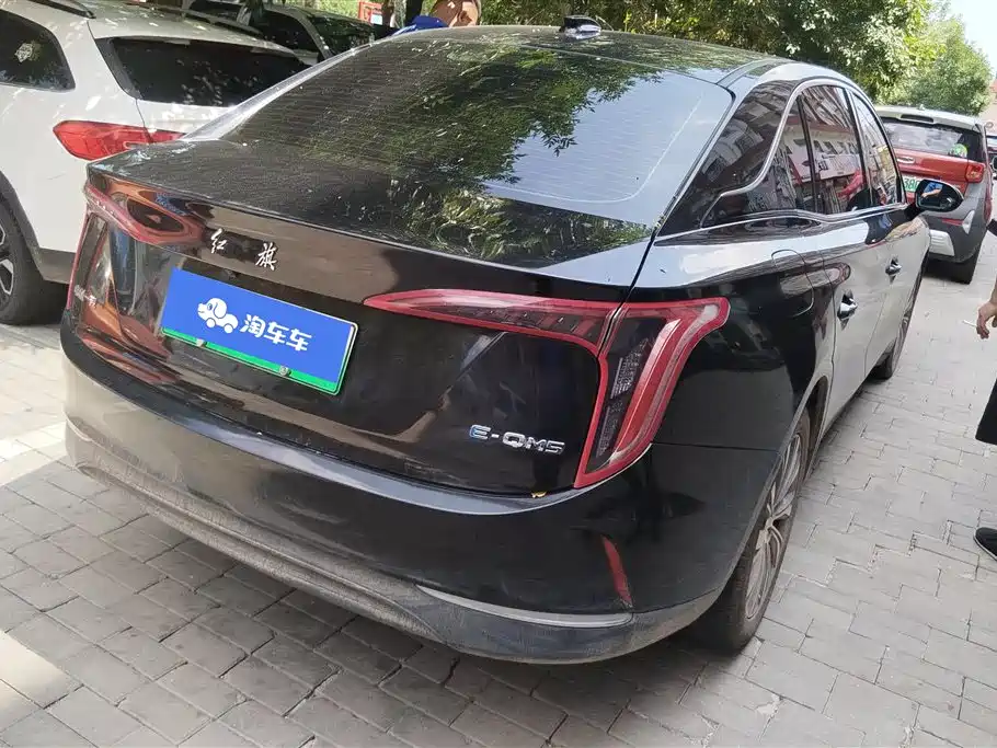 Hongqi E-QM5