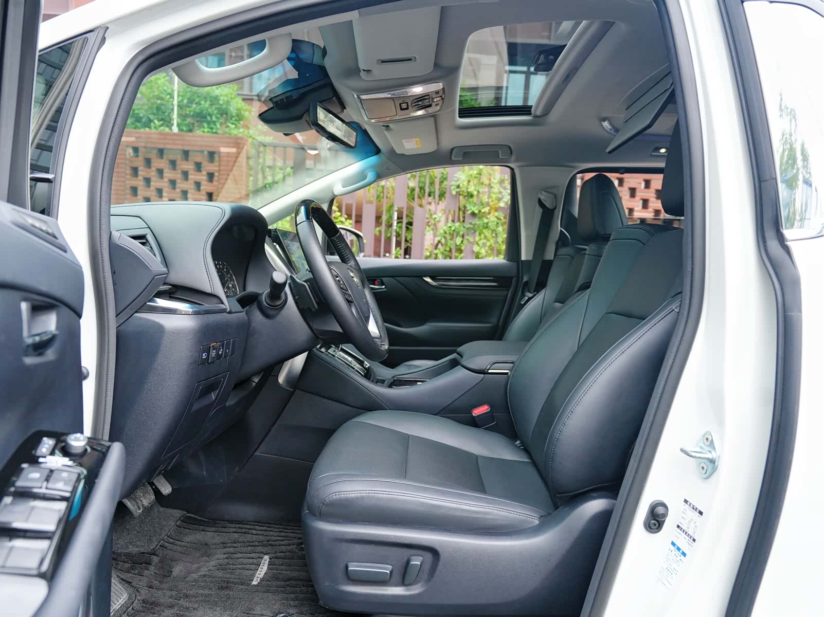 Toyota Vellfire, 2022 8