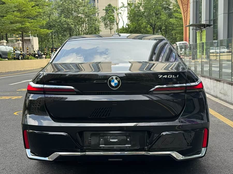 BMW 7-Series 2023, фото 2