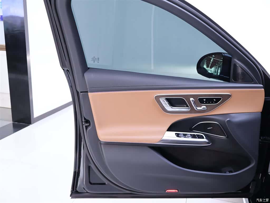 Mercedes-Benz E-Class, 2024 18