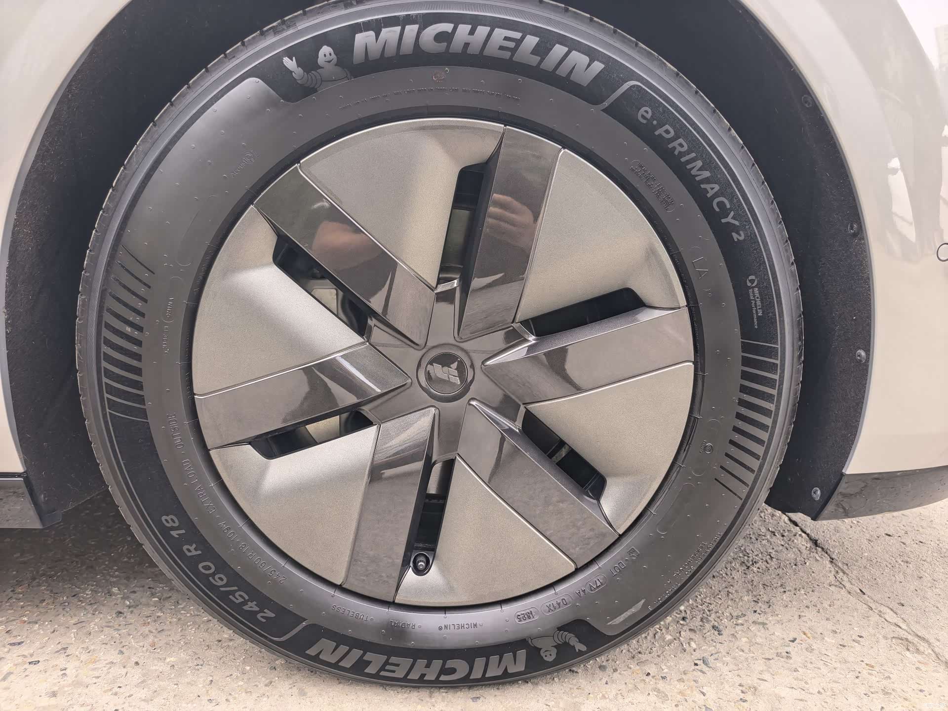Li Auto MEGA, 2025 15
