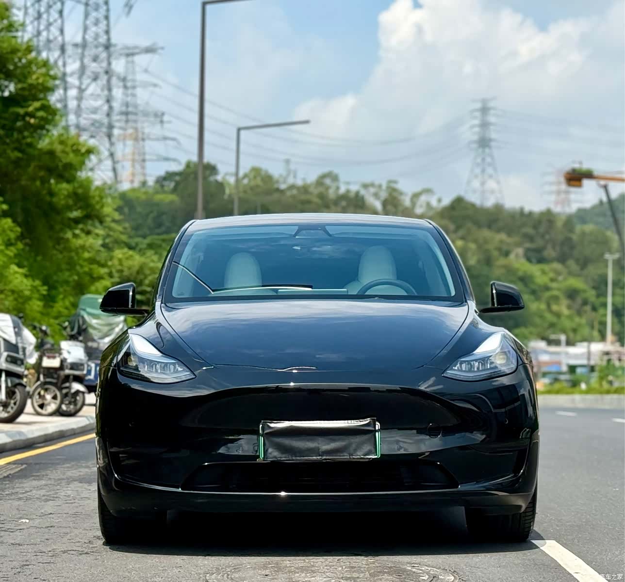 Tesla Model Y, 2023 2