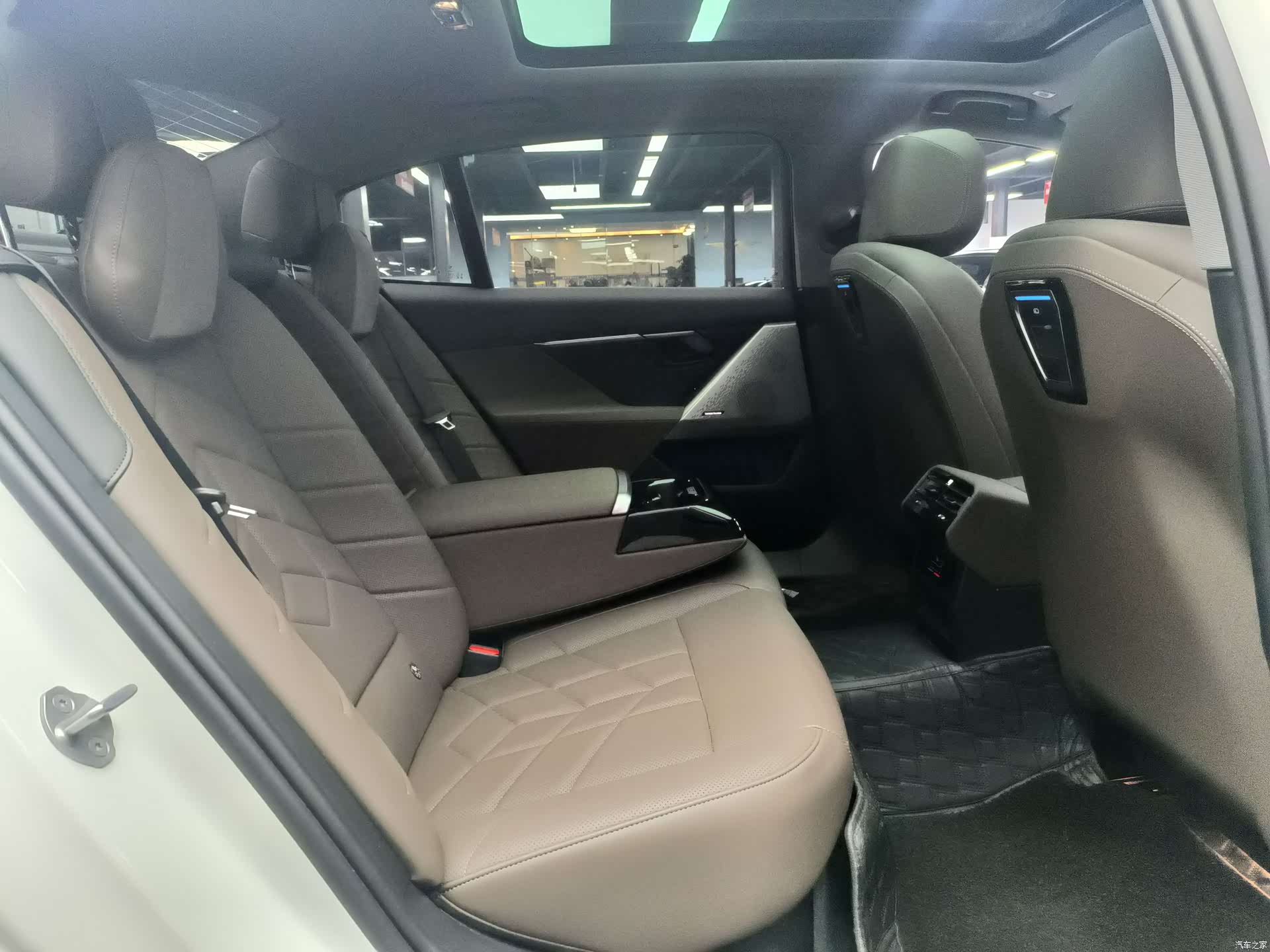 BMW 5 Series, 2025 все фото