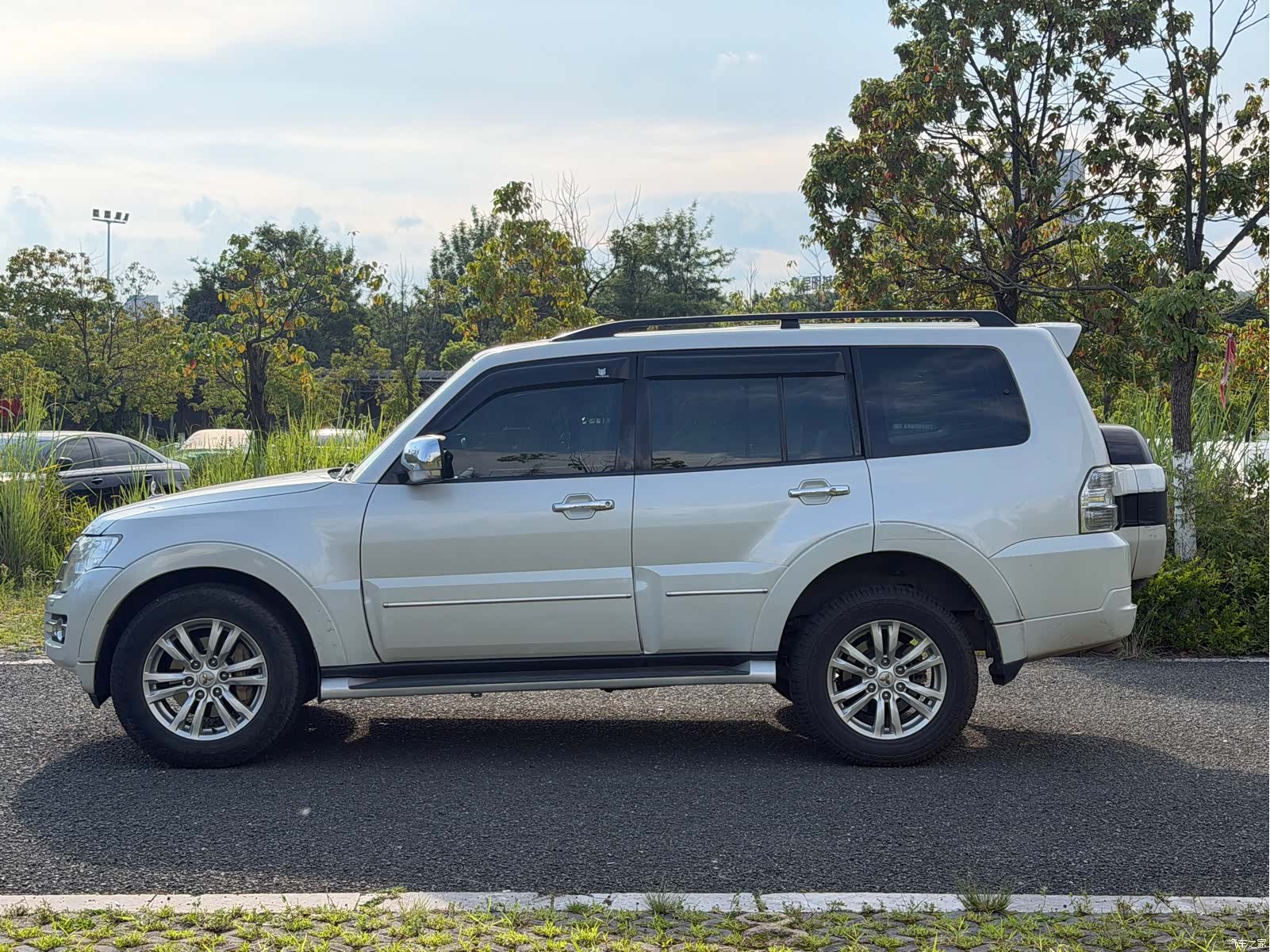 Mitsubishi Pajero, 2020 3