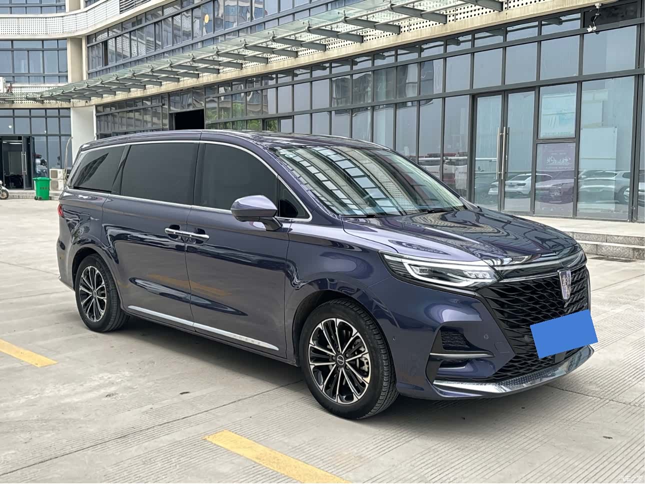 Roewe iMAX8, 2022 3