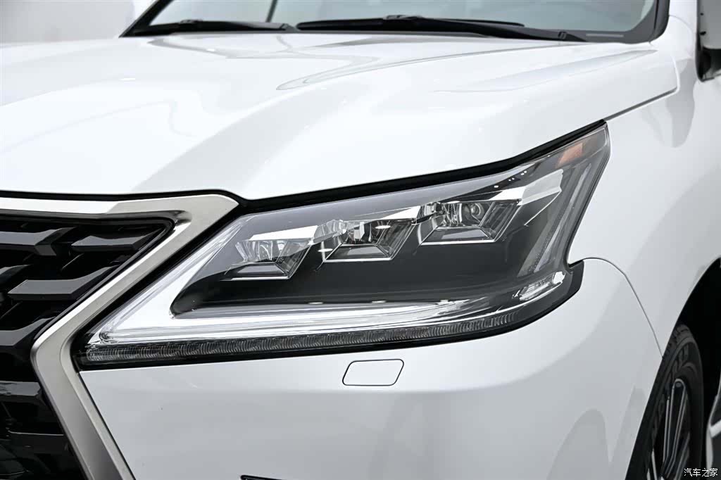 Lexus LX, 2022 10