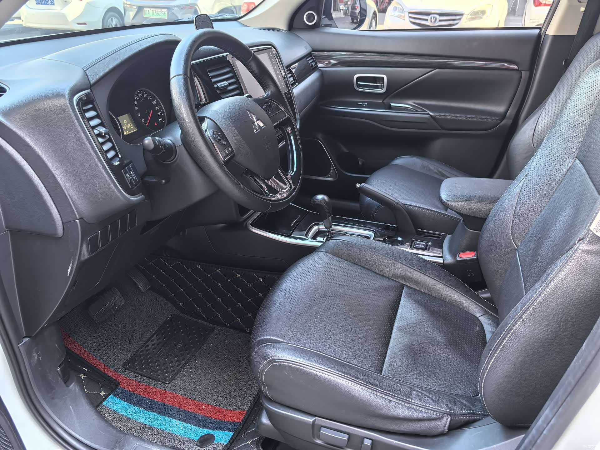 Mitsubishi Outlander, 2017 12