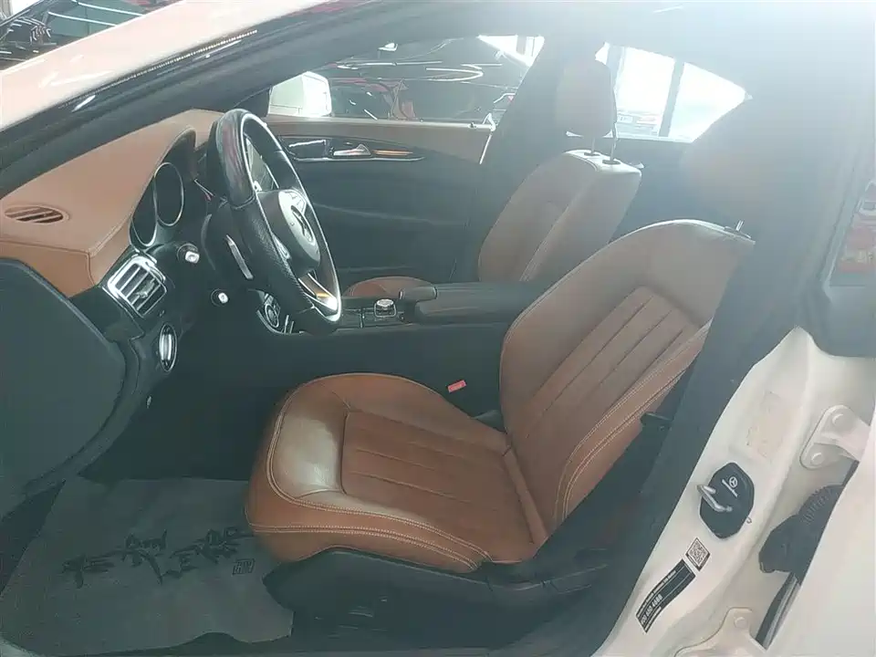 Mercedes-Benz CLS Mercedes-Benz CLS