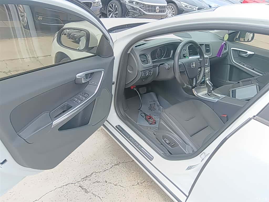 Volvo S60, 2015 16