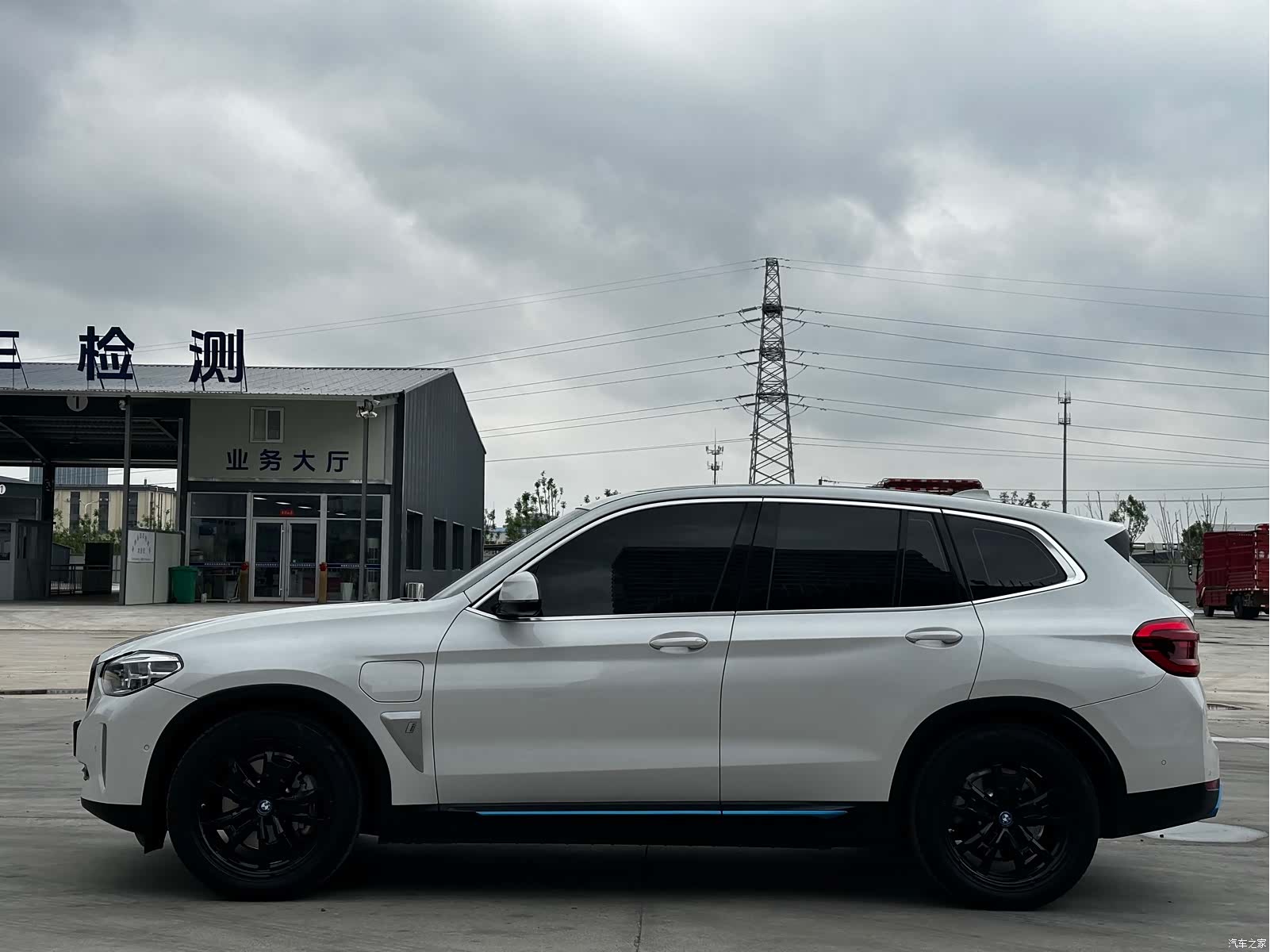 BMW iX3, 2021 4