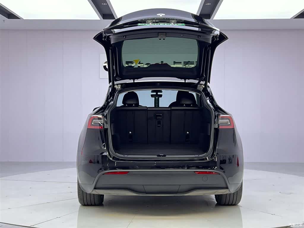 Tesla Model Y, 2023 9