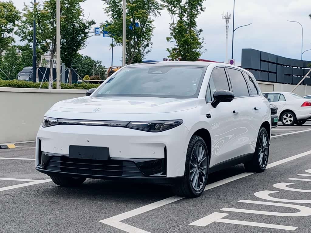 Leapmotor C10