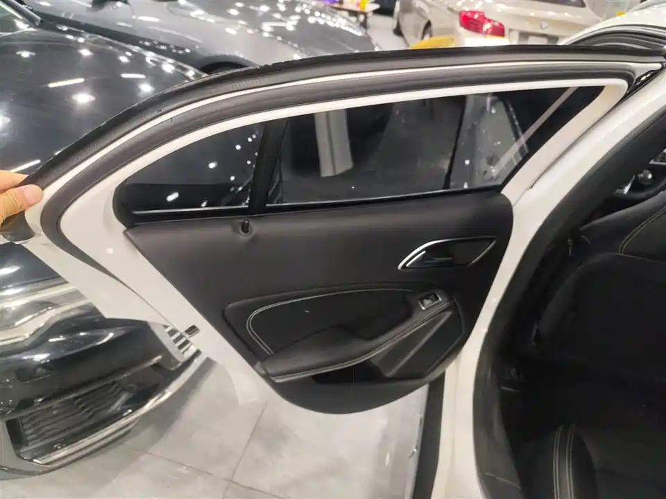 Mercedes-Benz GLA Mercedes-Benz GLA
