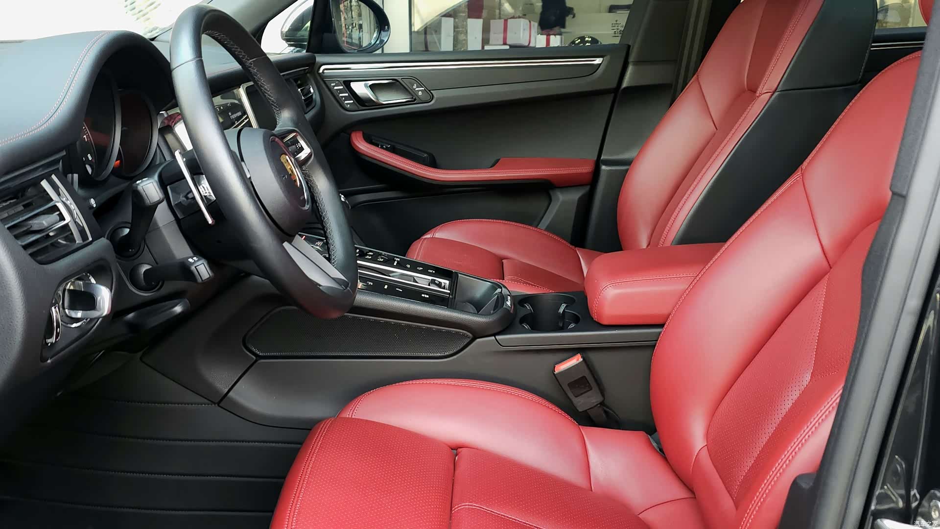 Porsche Macan, 2024 6
