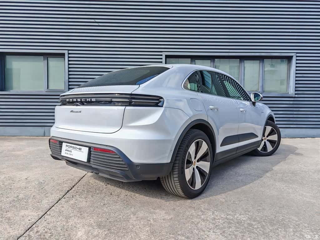 Porsche Macan, 2024 3