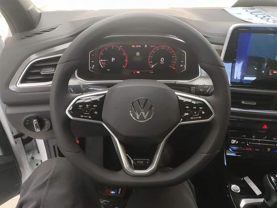 Volkswagen T-ROC exploring Songs