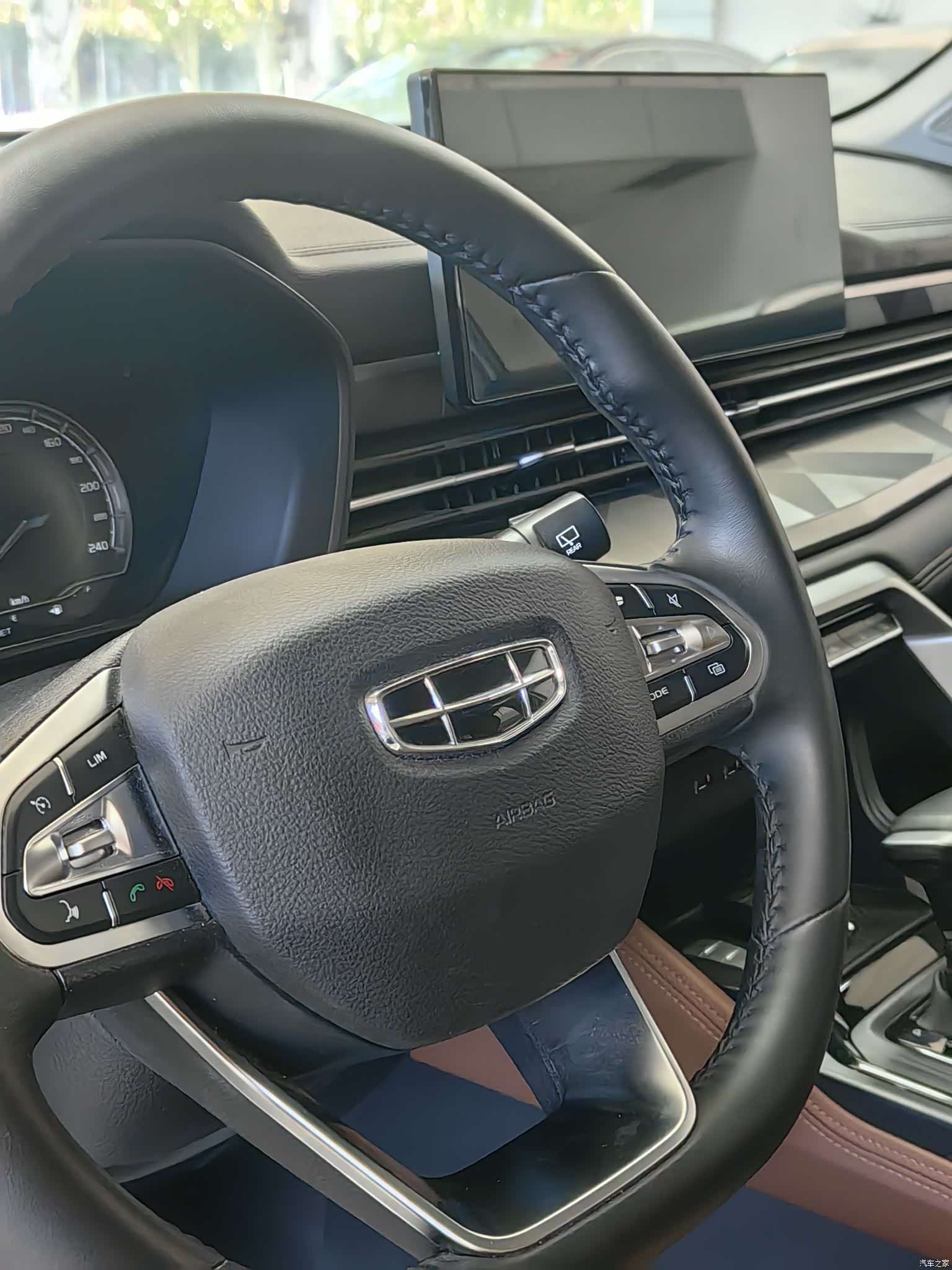 Geely X6, 2022 8