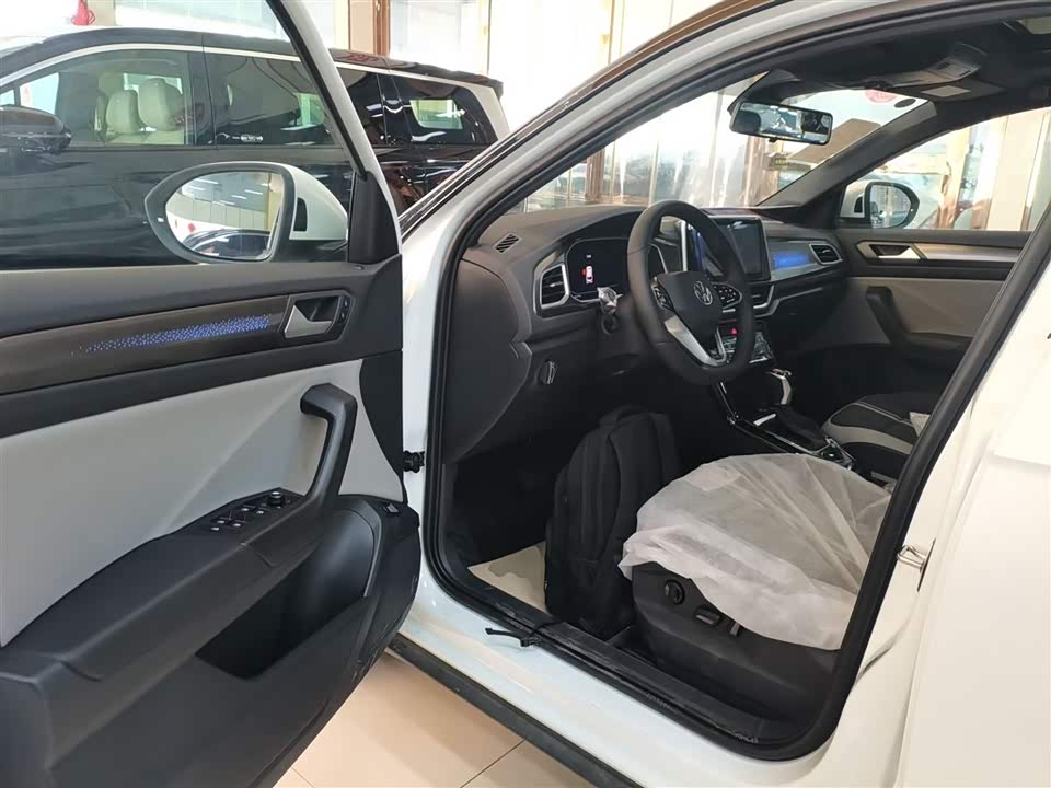 Volkswagen T-ROC exploring Songs