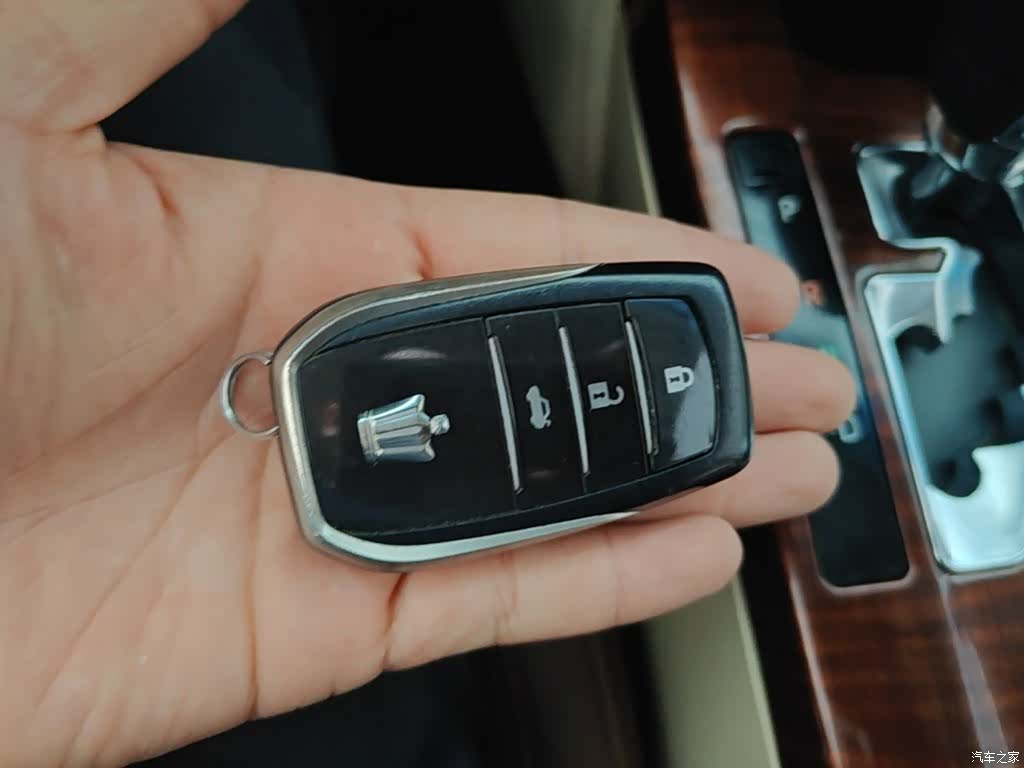 Toyota Crown, 2016 17
