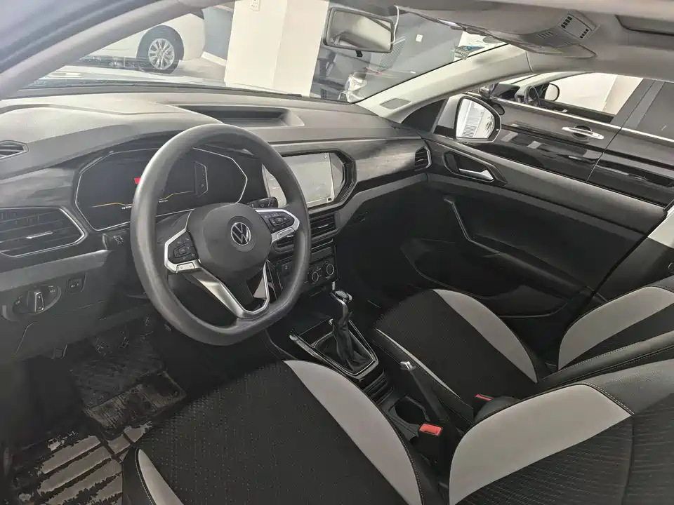 Volkswagen Exploring the shadow