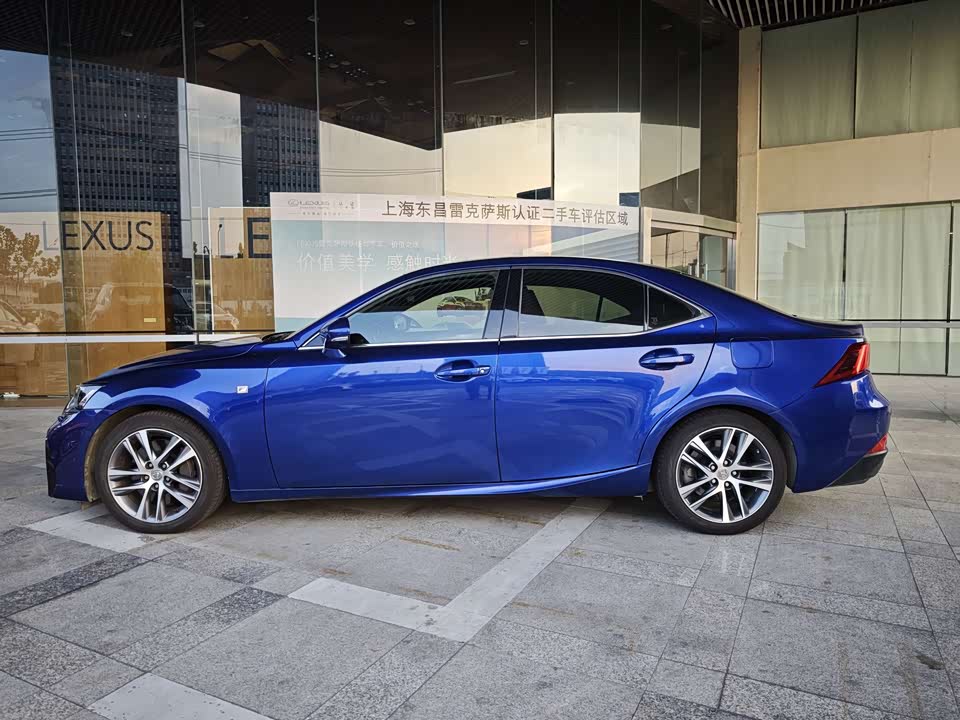 Lexus IS