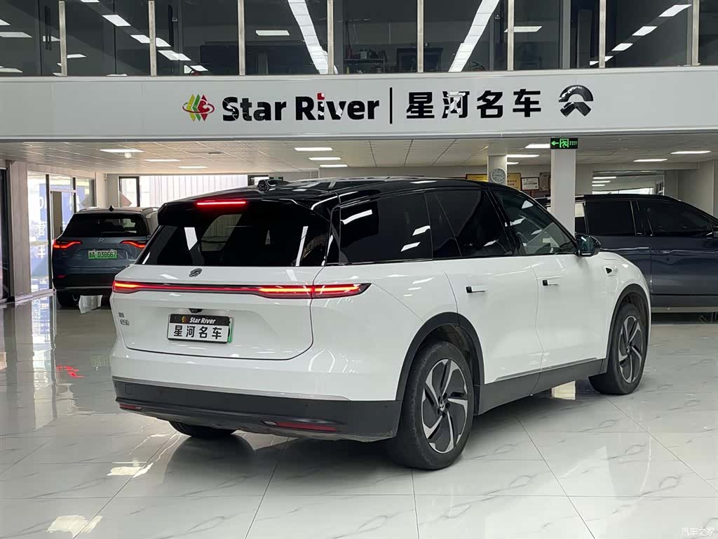 NIO ES8, 2023 7